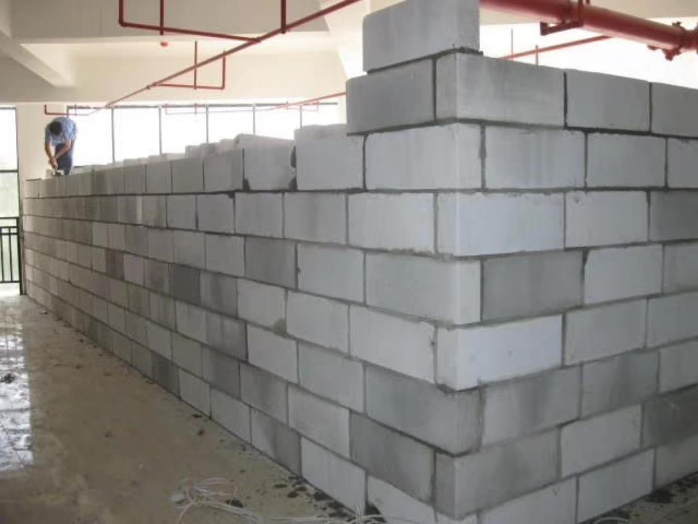 新田蒸压加气混凝土砌块承重墙静力和抗震性能的研究